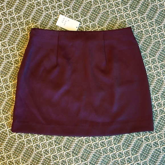 NWT Women’s Burgundy Sateen Mini Skirt | Dark Academia Fall Vibes Outfit | Sz 8 - Picture 5 of 6